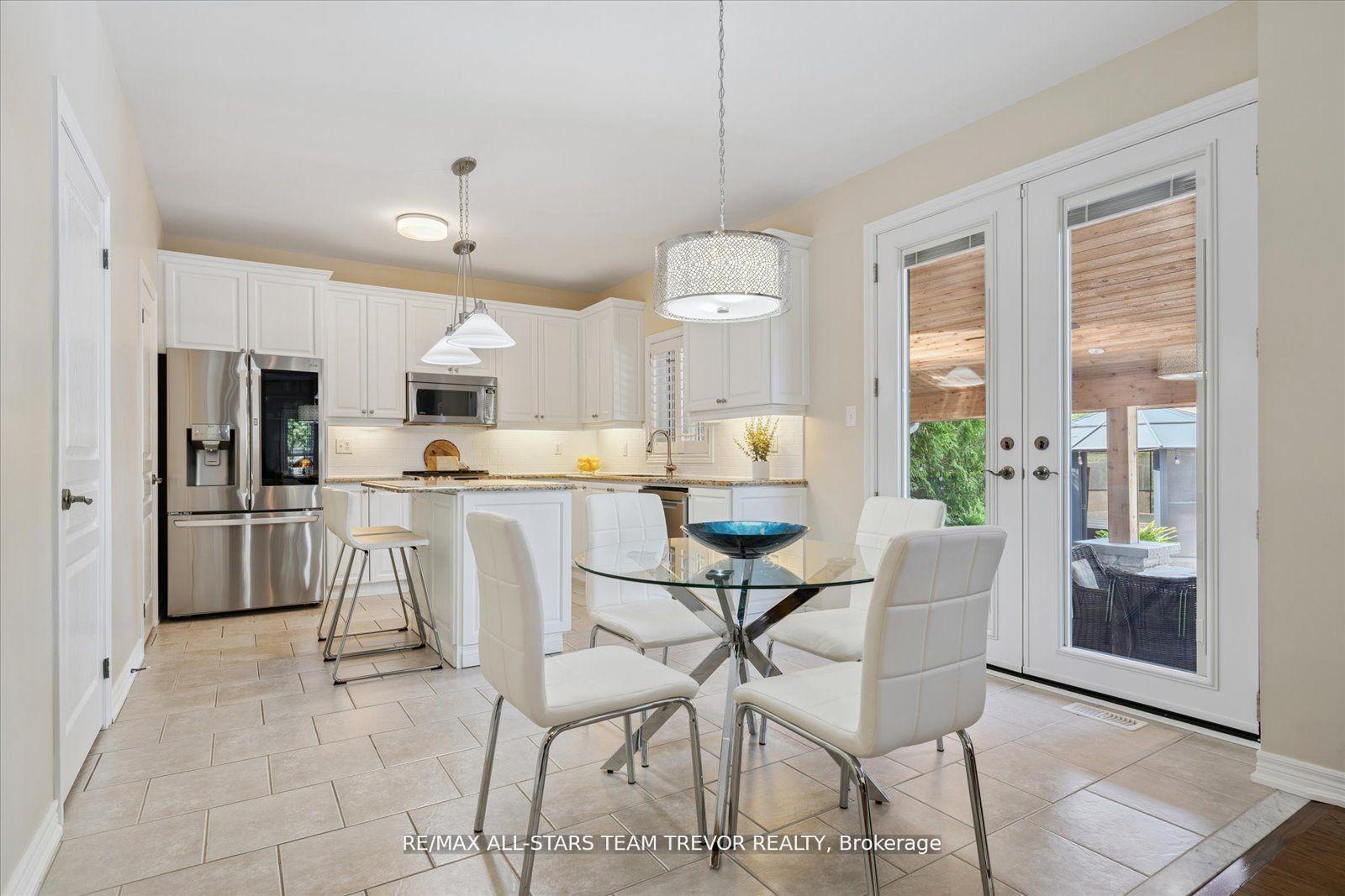 Photo 5 of 38 Mackenzie Court, Georgina, Keswick North — HOMEH