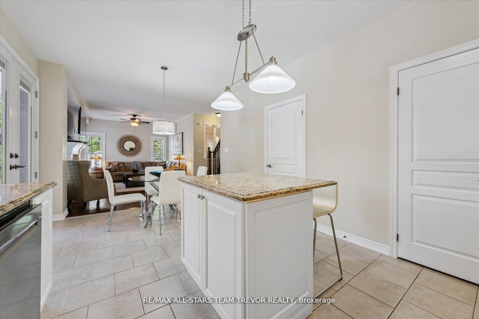 Photo 7 of 38 Mackenzie Court, Georgina, Keswick North — HOMEH