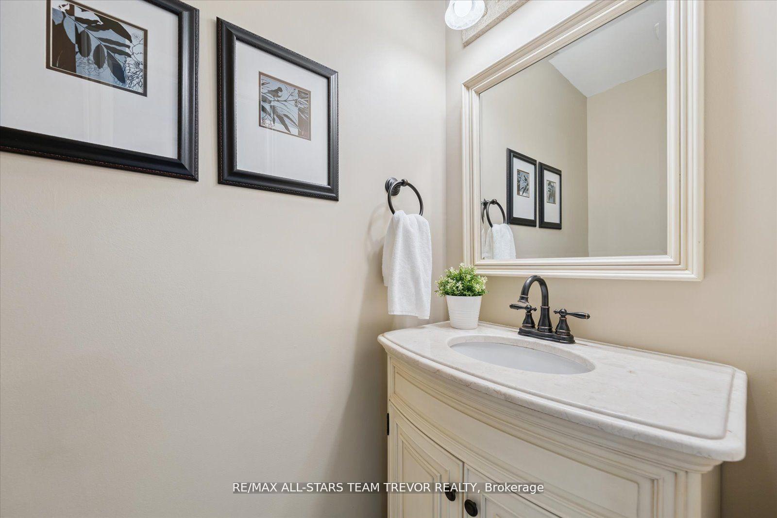 Photo 11 of 38 Mackenzie Court, Georgina, Keswick North — HOMEH