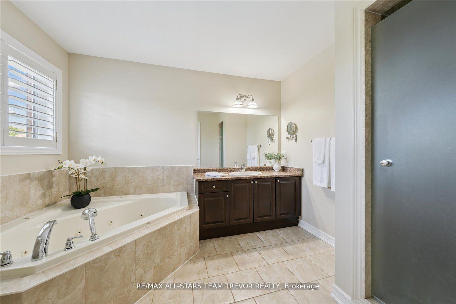 Photo 15 of 38 Mackenzie Court, Georgina, Keswick North — HOMEH