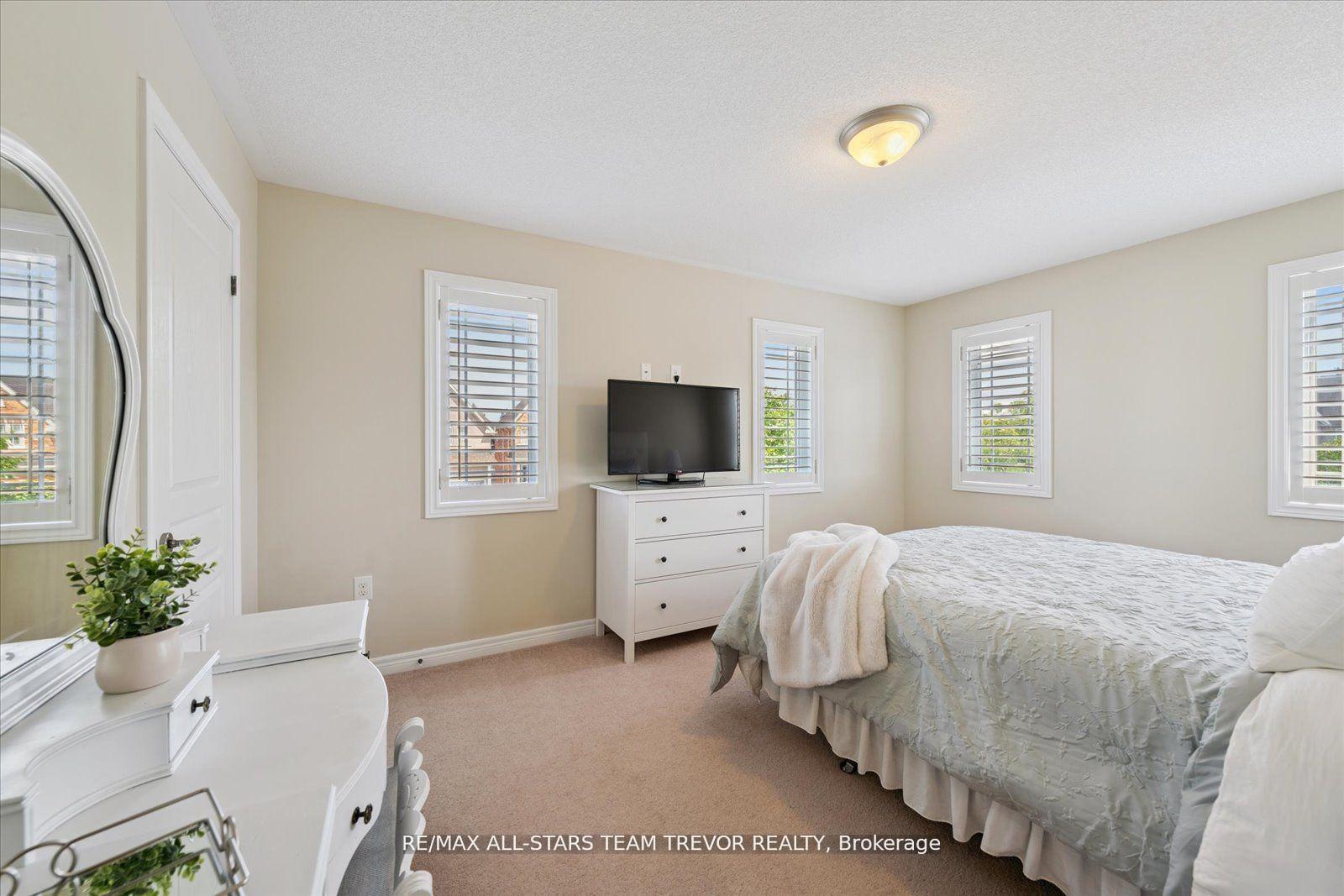 Photo 19 of 38 Mackenzie Court, Georgina, Keswick North — HOMEH