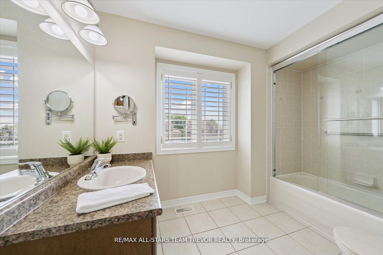 Photo 22 of 38 Mackenzie Court, Georgina, Keswick North — HOMEH