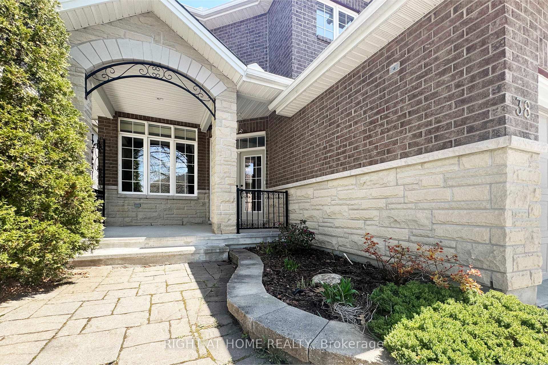 Photo 8 of 38 Cedar Valley Drive, Ottawa, Kanata - Bridlewood — HOMEH