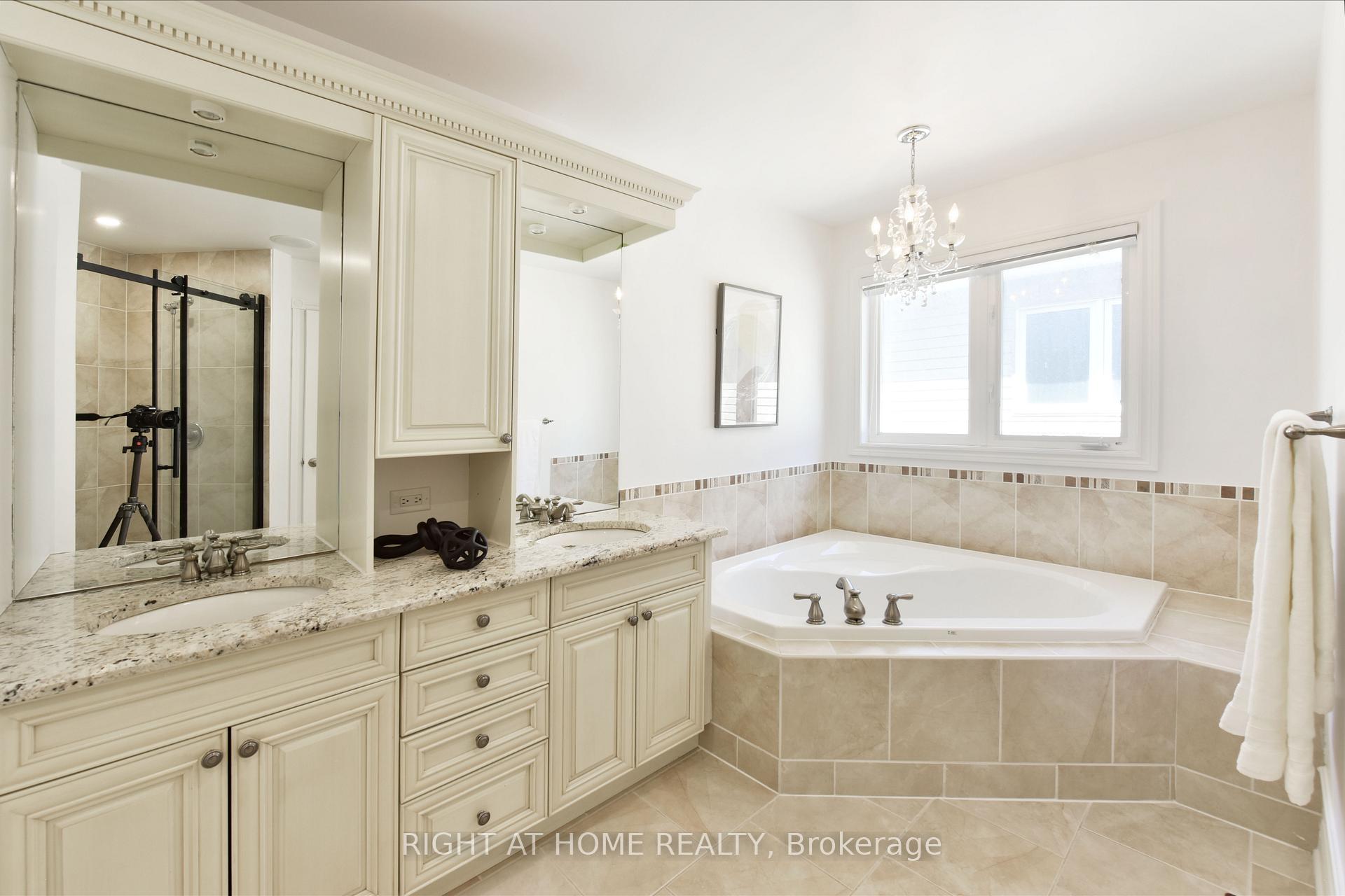 Photo 28 of 38 Cedar Valley Drive, Ottawa, Kanata - Bridlewood — HOMEH