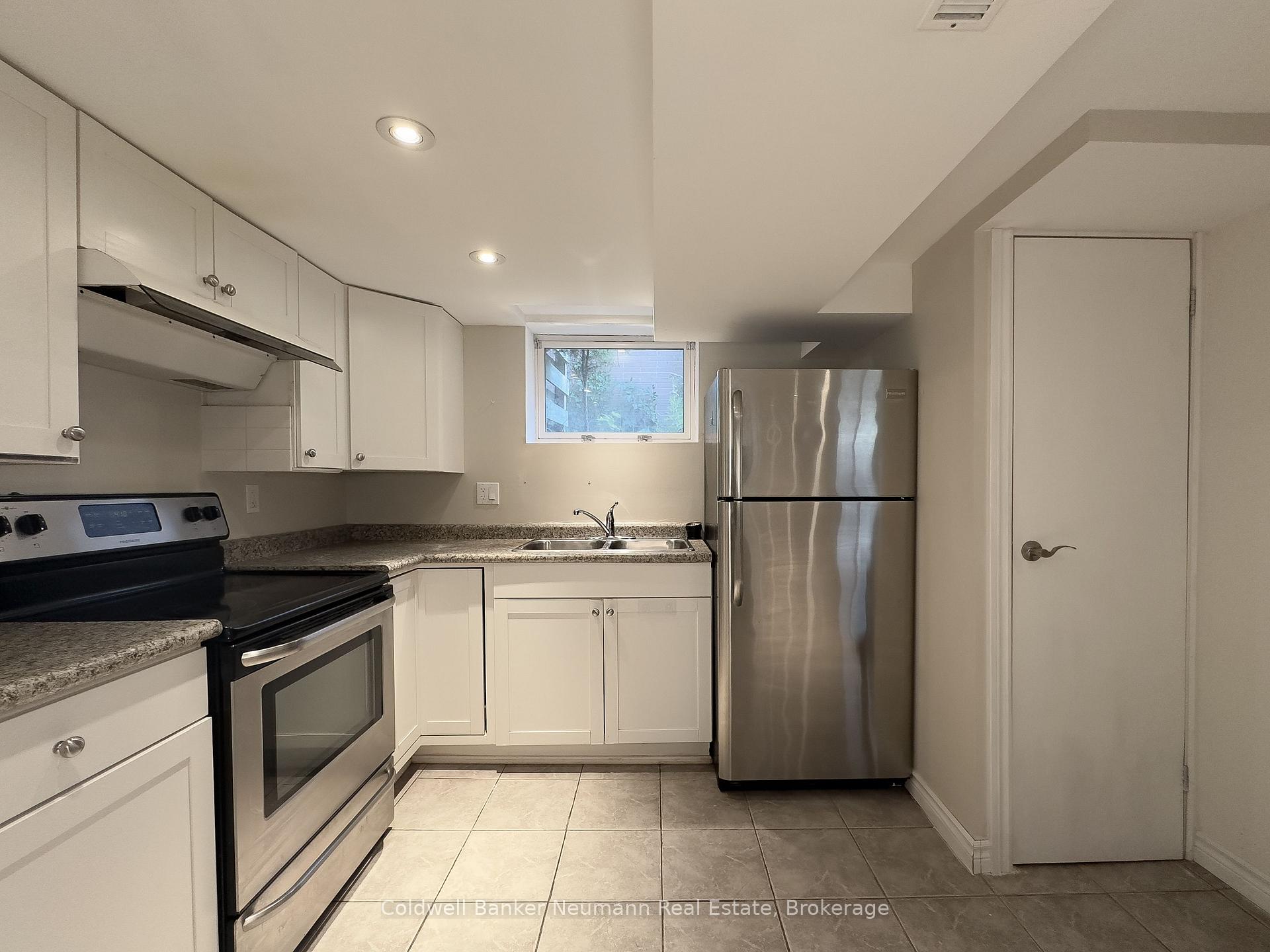Front of Unit lower, 17 Ottawa Crescent