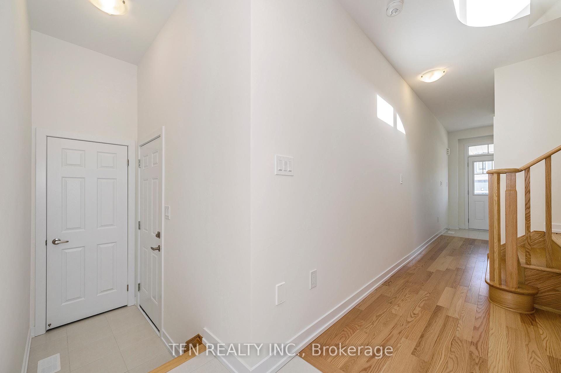 Photo 9 of 70 Wintergreen Crescent, Haldimand — HOMEH