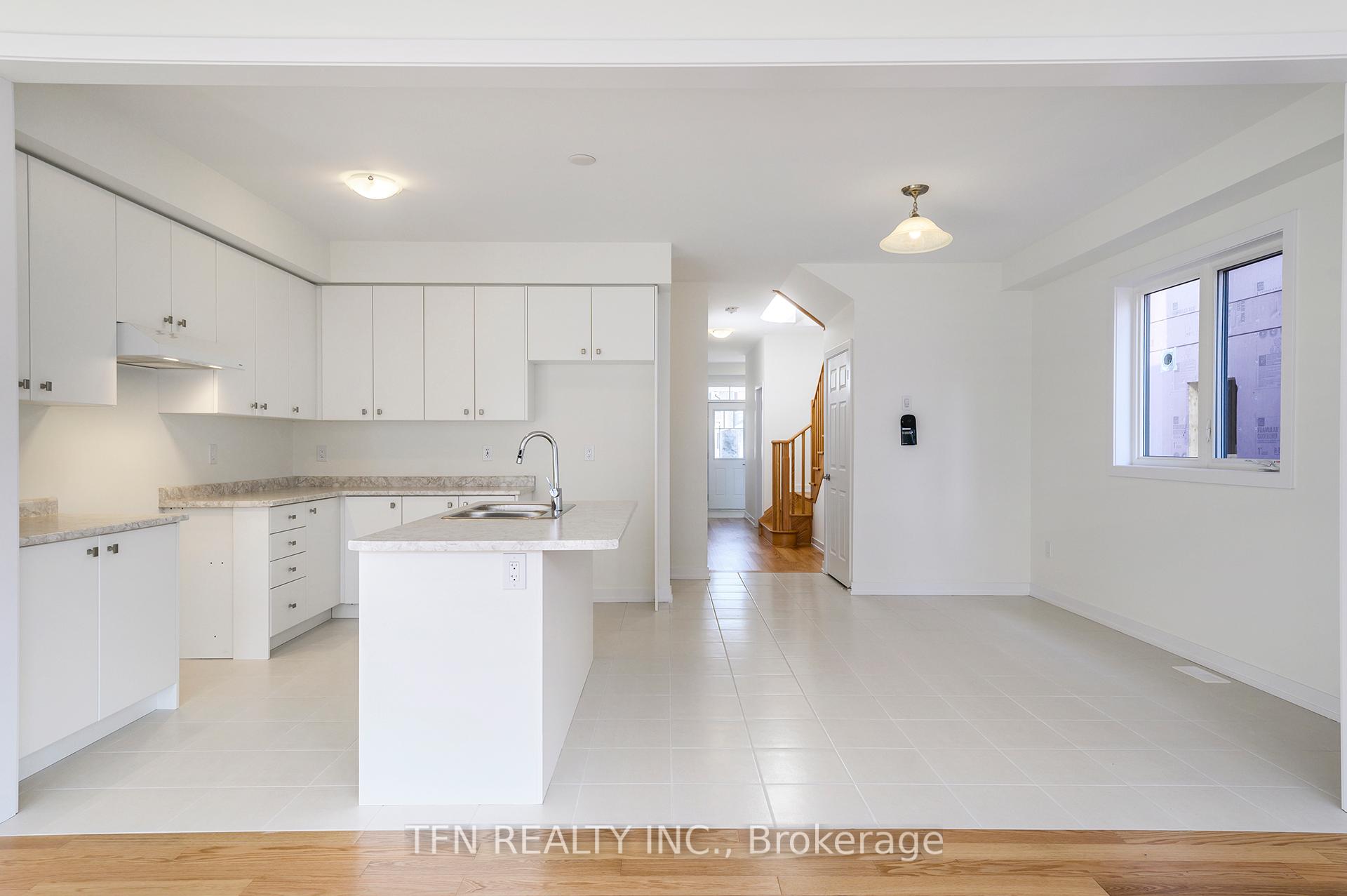 Photo 8 of 70 Wintergreen Crescent, Haldimand — HOMEH