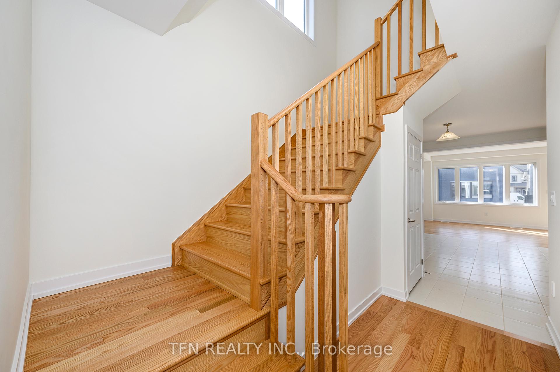 Photo 21 of 70 Wintergreen Crescent, Haldimand — HOMEH