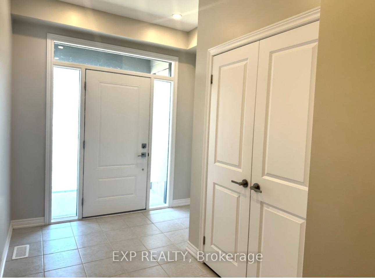 Photo 3 of 17 Vinifera Drive, Grimsby, Grimsby East — HOMEH