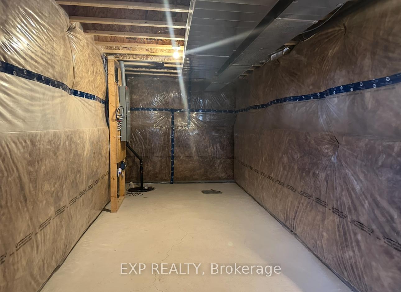 Photo 37 of 17 Vinifera Drive, Grimsby, Grimsby East — HOMEH