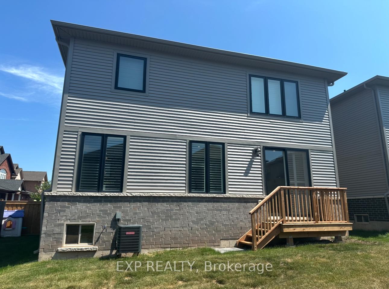 Photo 35 of 17 Vinifera Drive, Grimsby, Grimsby East — HOMEH
