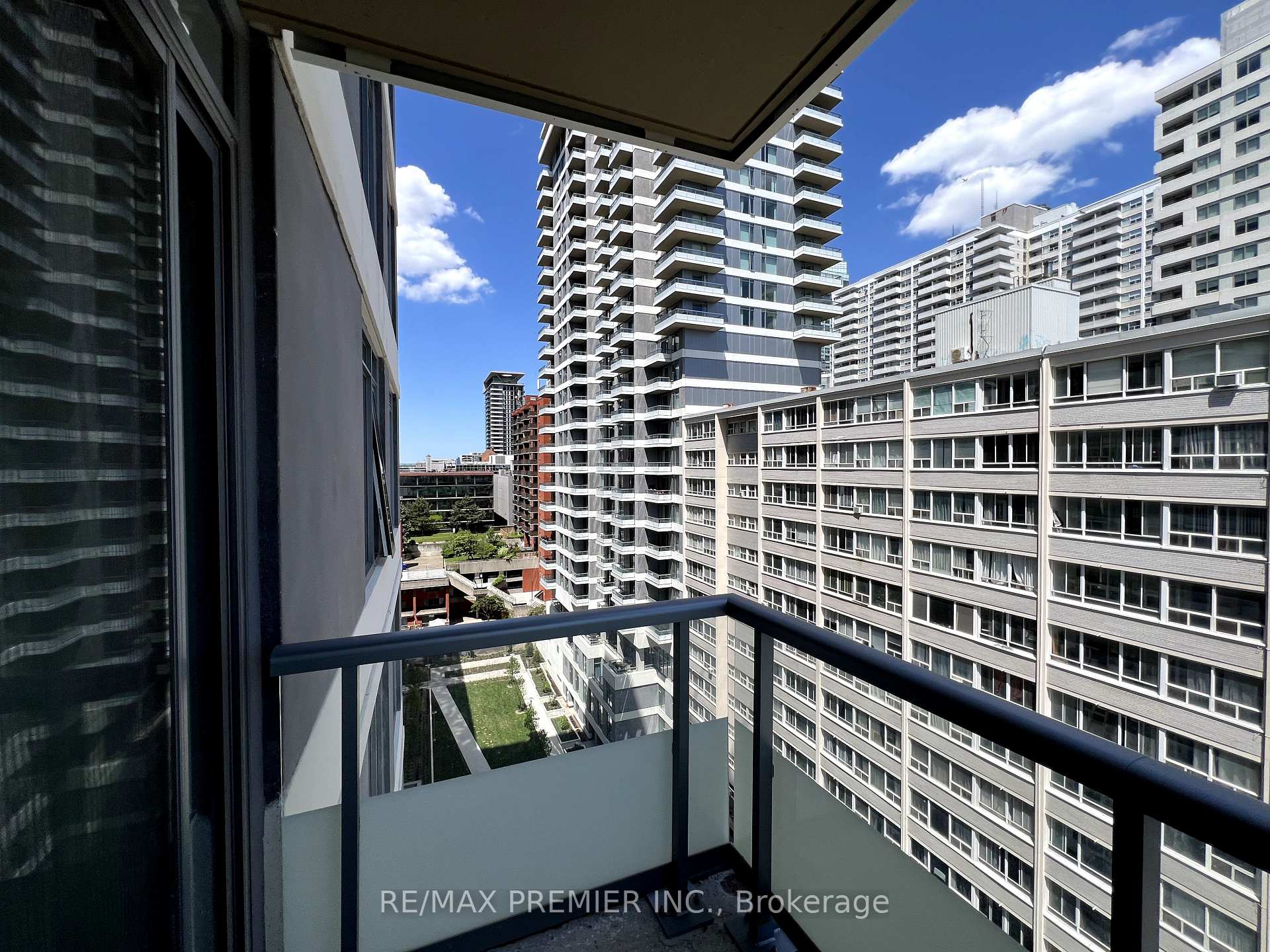 Photo 2 of Unit 1207, 25 Holly Street, Toronto, Mount Pleasant East — HOMEH