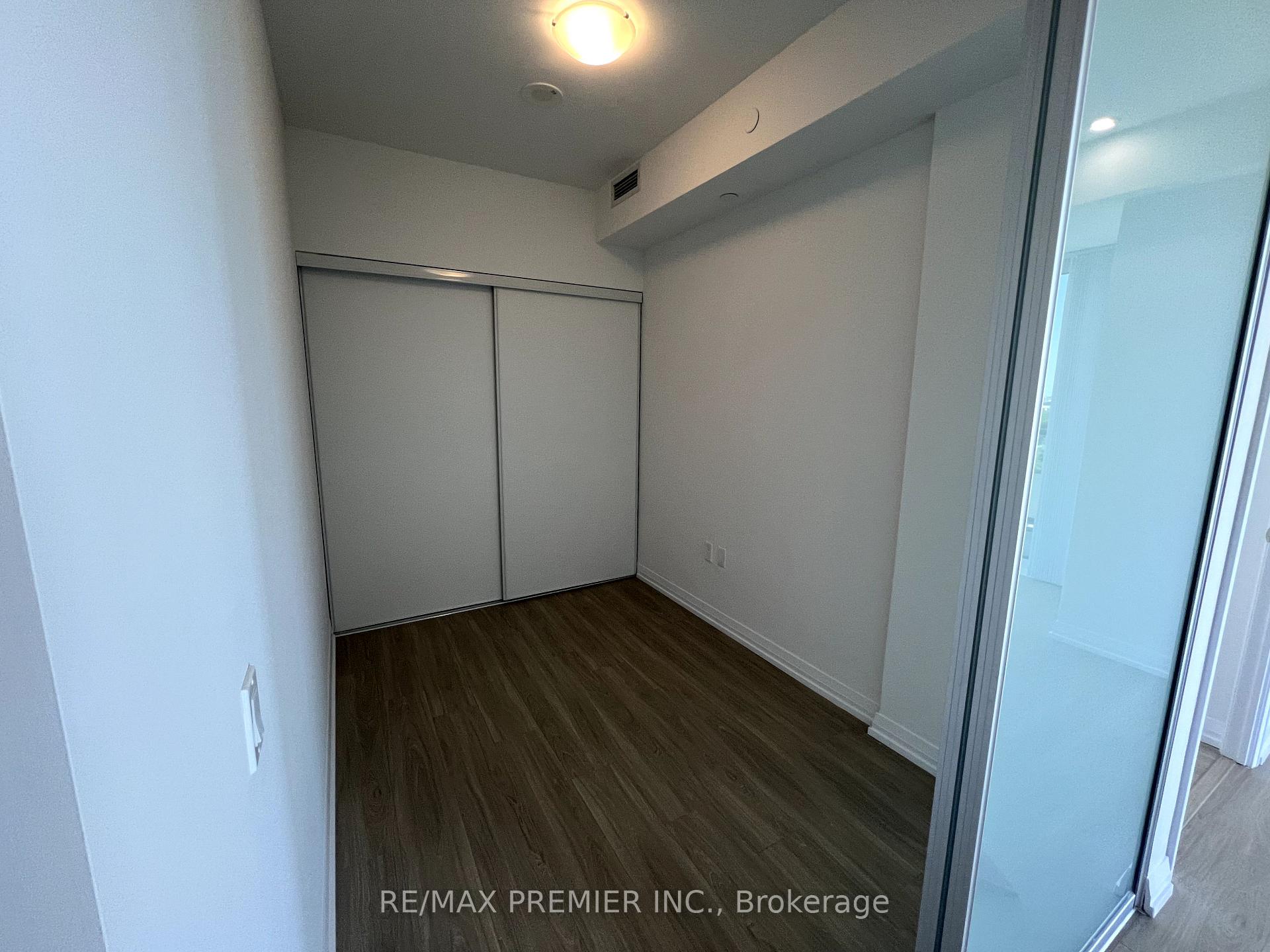 Photo 3 of Unit 1207, 25 Holly Street, Toronto, Mount Pleasant East — HOMEH