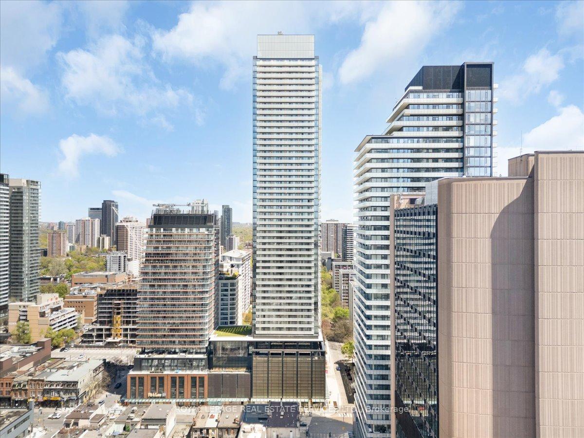 Front of Unit 911, 501 Yonge Street