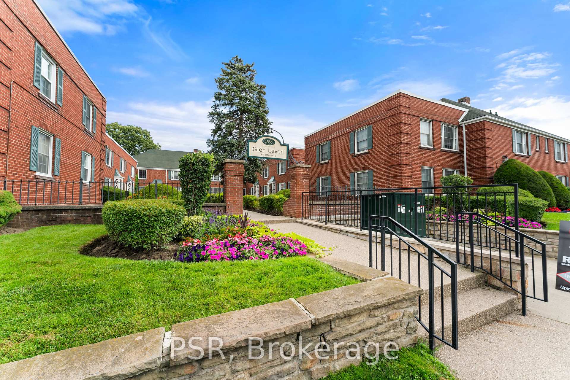 Front of Unit U02, 1365 Bayview Avenue