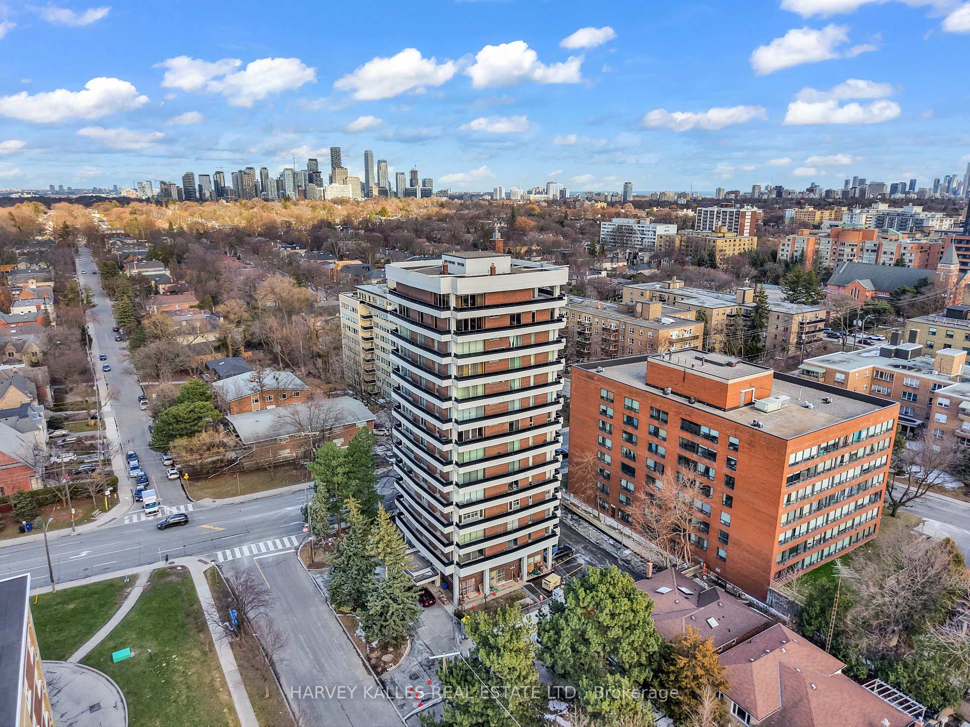 Front of Unit 801, 2600 Bathurst Street