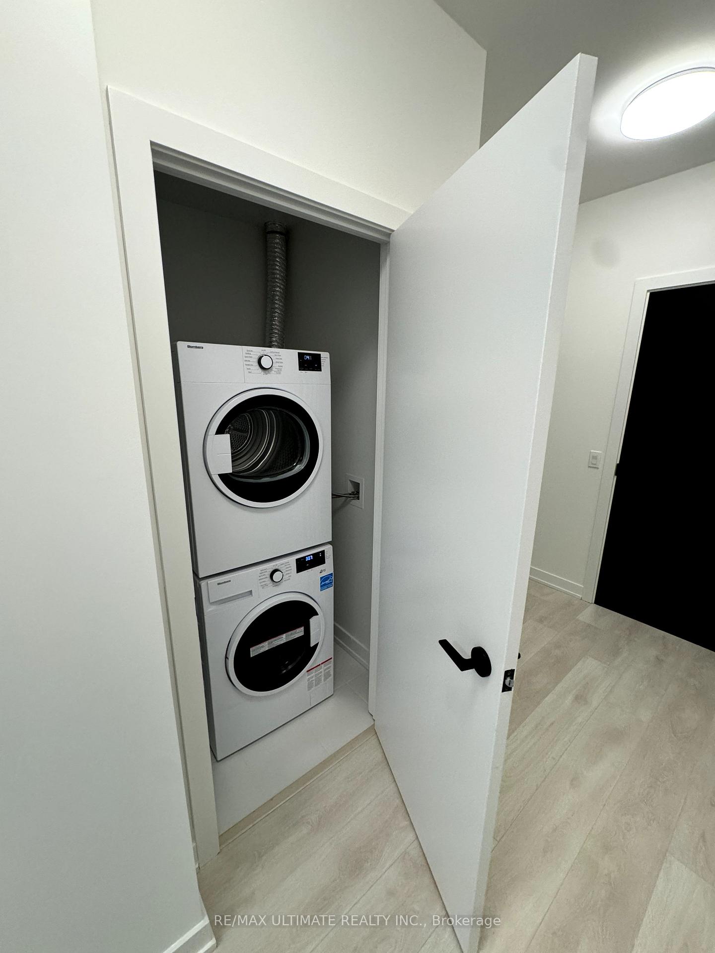 Photo 11 of Unit Ph11, 117 Broadway Avenue, Toronto, Mount Pleasant West — HOMEH