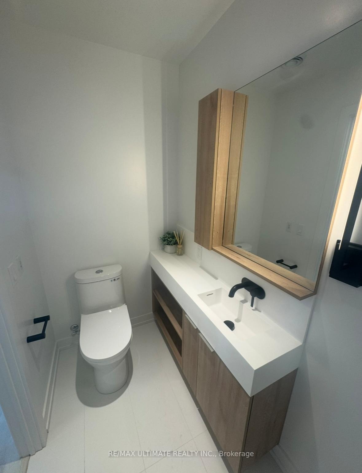 Photo 16 of Unit Ph11, 117 Broadway Avenue, Toronto, Mount Pleasant West — HOMEH