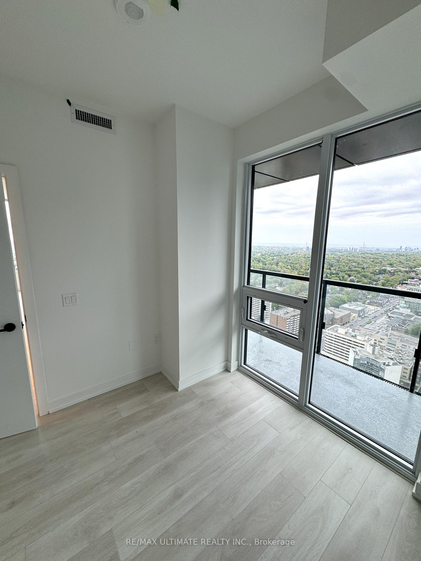 Photo 31 of Unit Ph11, 117 Broadway Avenue, Toronto, Mount Pleasant West — HOMEH