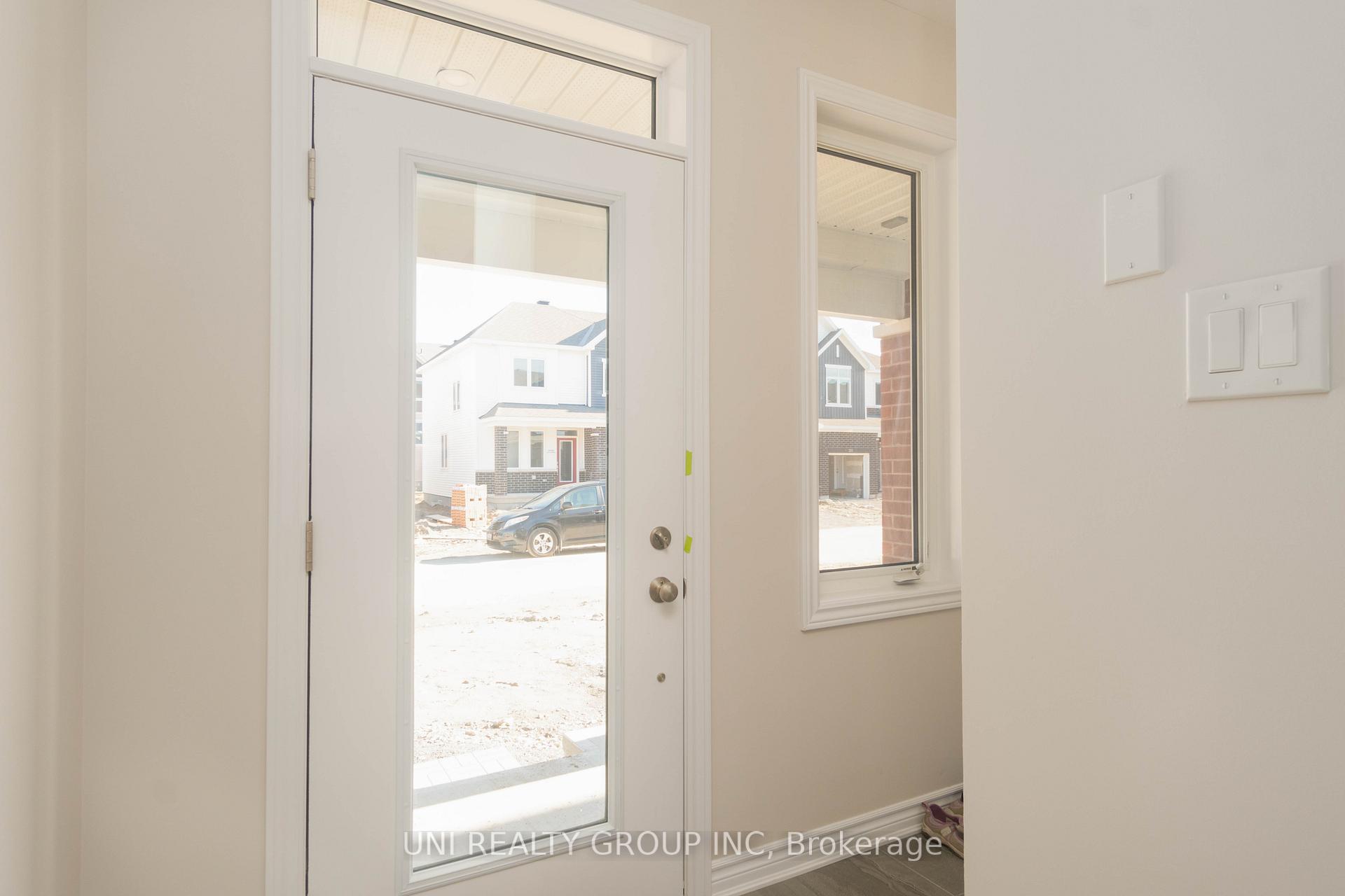Photo 2 of 246 Surface Lane, Ottawa, Barrhaven - Half Moon Bay — HOMEH