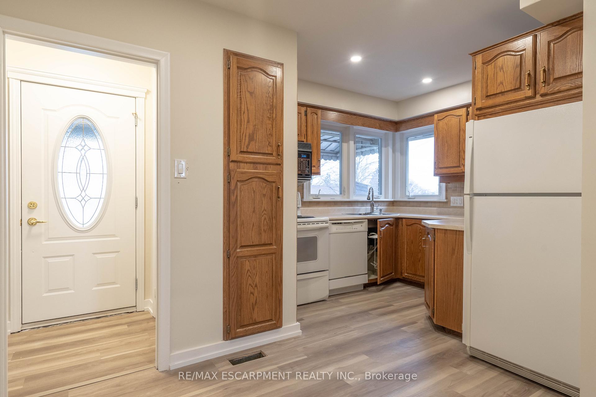 Photo 11 of 9 West 22ND Street, Hamilton, Westcliffe — HOMEH