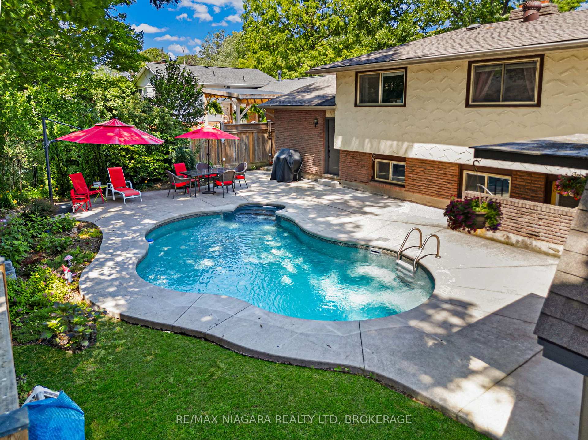 Photo 1 of 2581 Lepp Avenue, Niagara Falls, Stamford — HOMEH