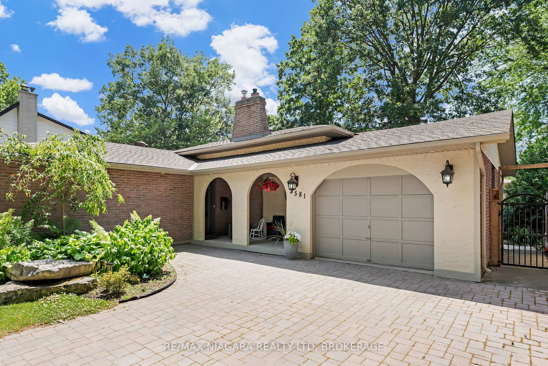 Photo 11 of 2581 Lepp Avenue, Niagara Falls, Stamford — HOMEH