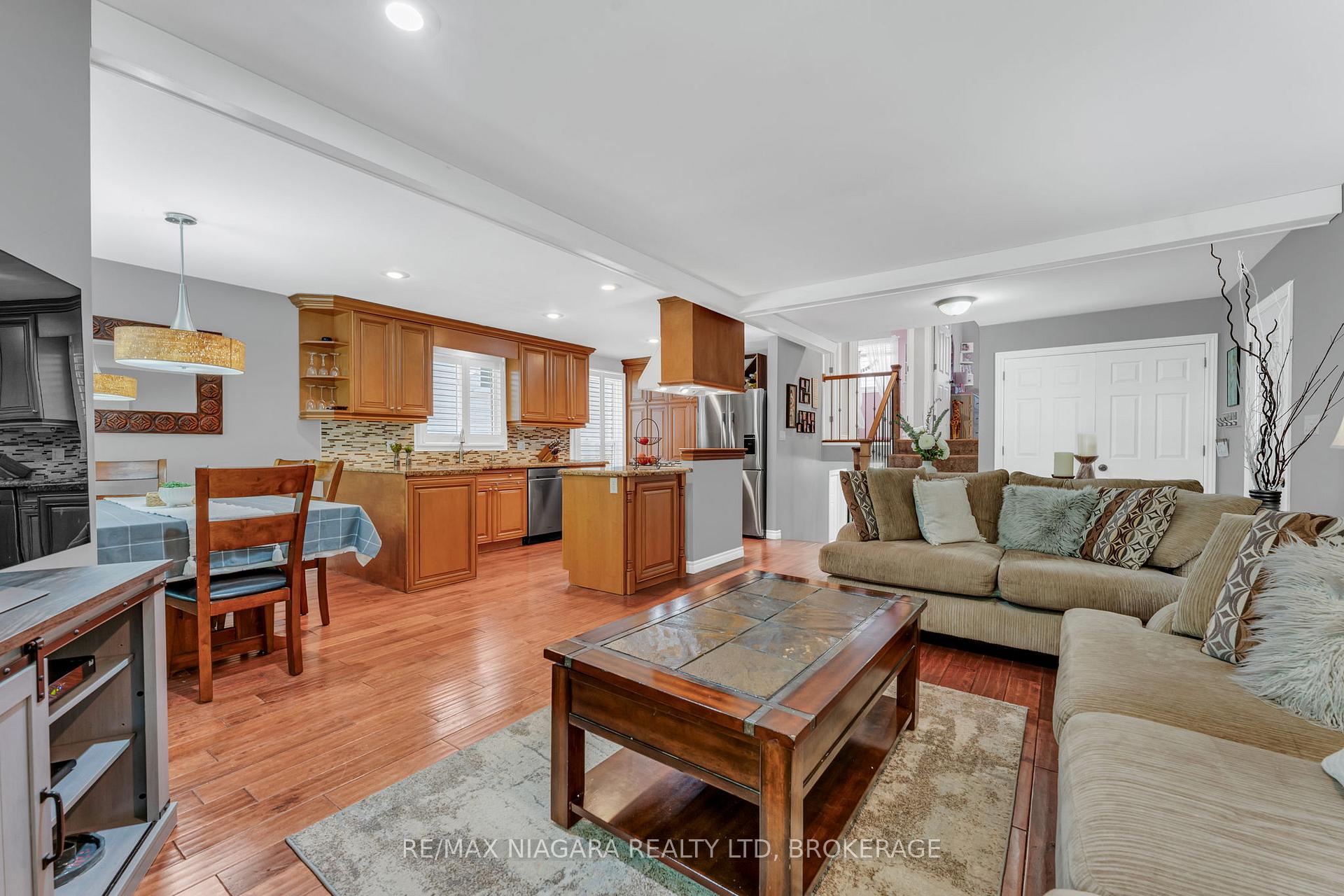 Photo 5 of 2581 Lepp Avenue, Niagara Falls, Stamford — HOMEH