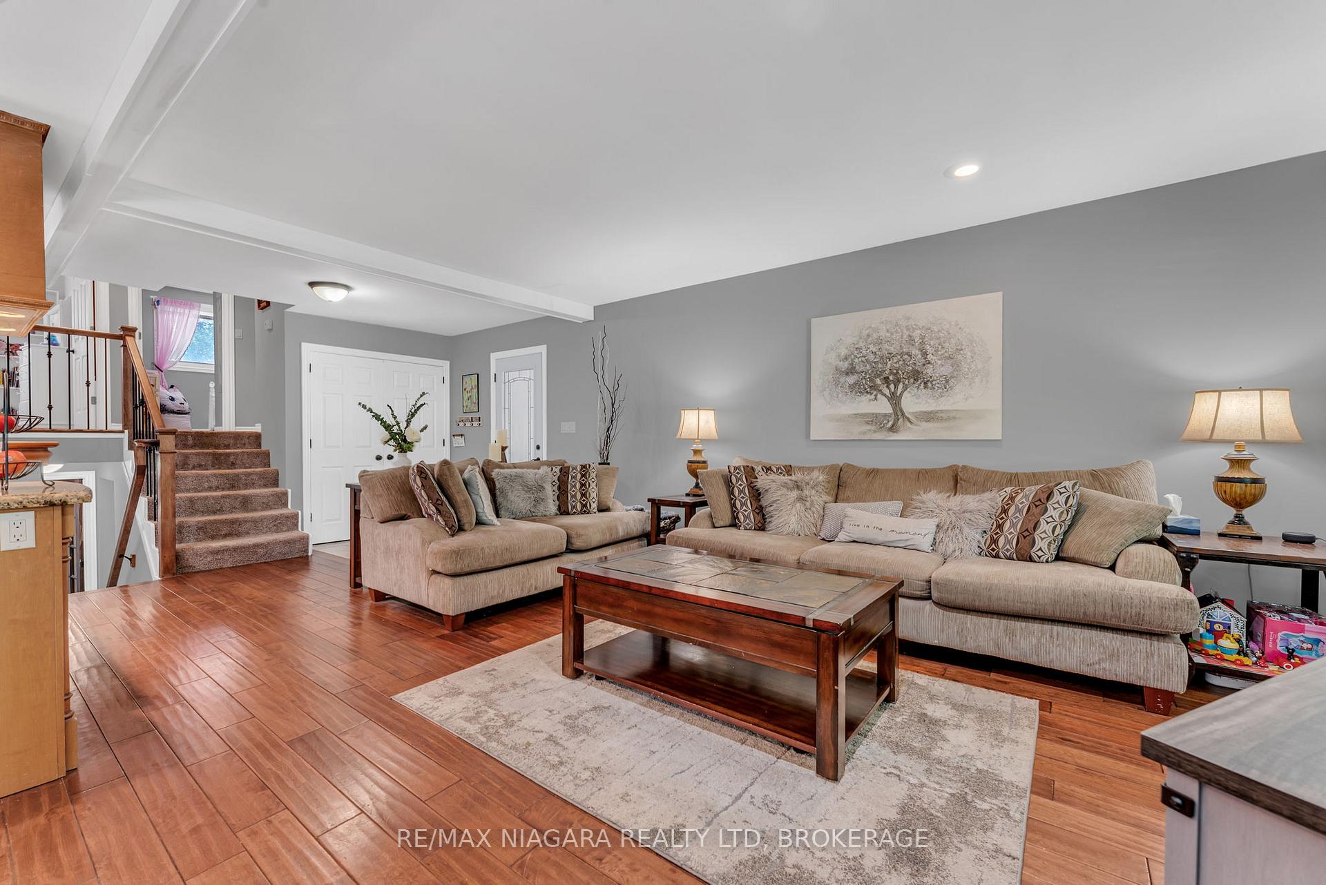 Photo 7 of 2581 Lepp Avenue, Niagara Falls, Stamford — HOMEH