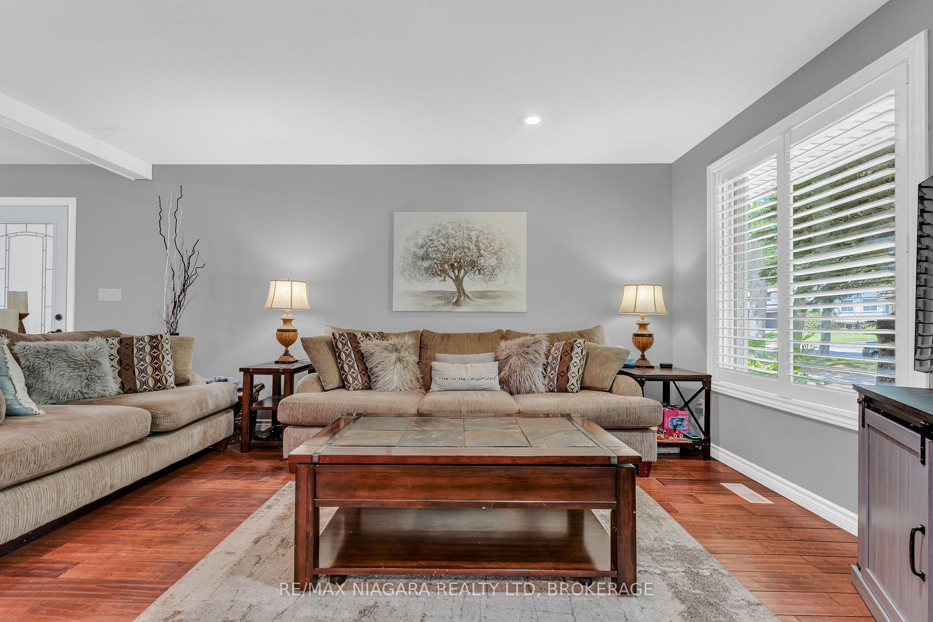 Photo 3 of 2581 Lepp Avenue, Niagara Falls, Stamford — HOMEH