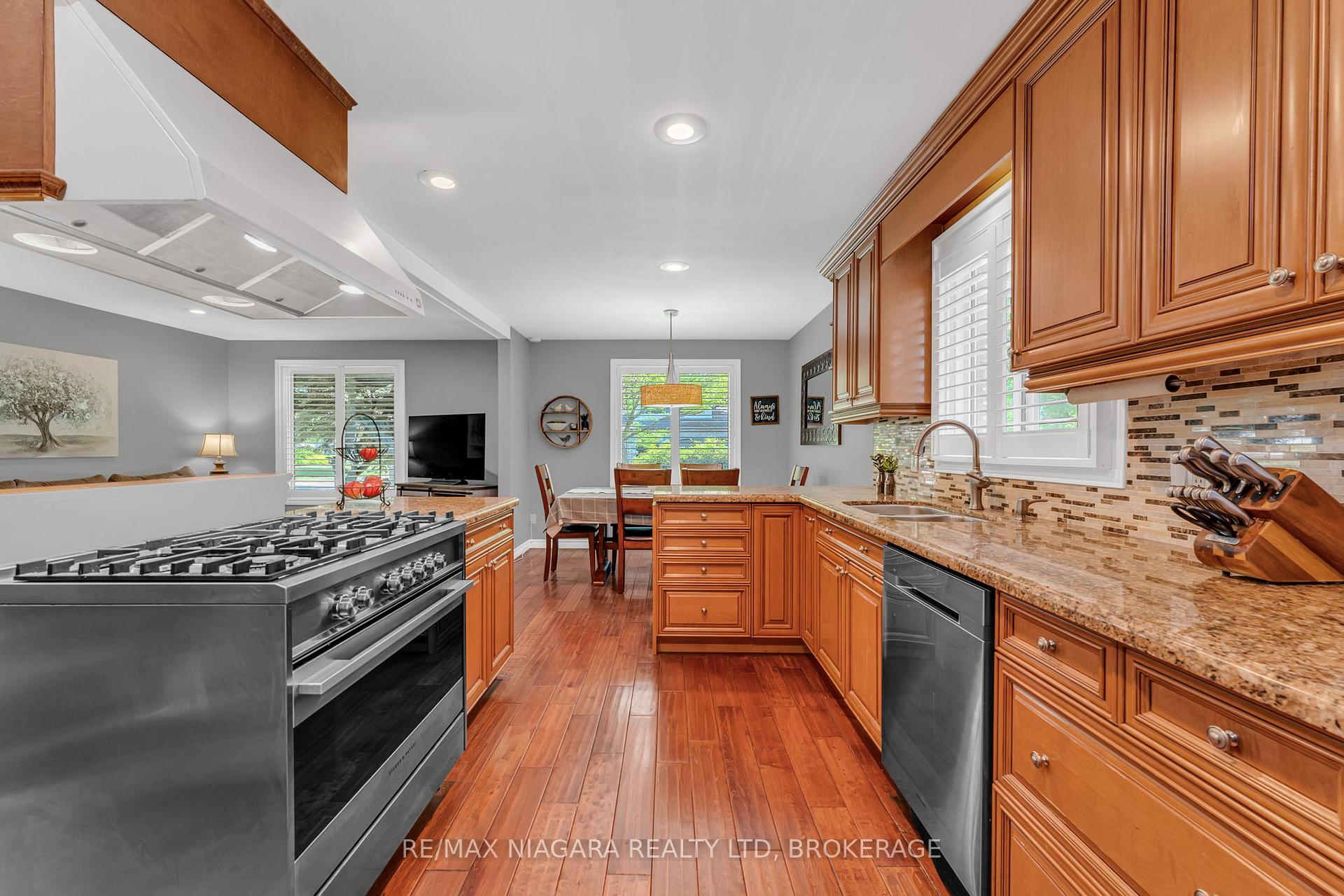 Photo 9 of 2581 Lepp Avenue, Niagara Falls, Stamford — HOMEH