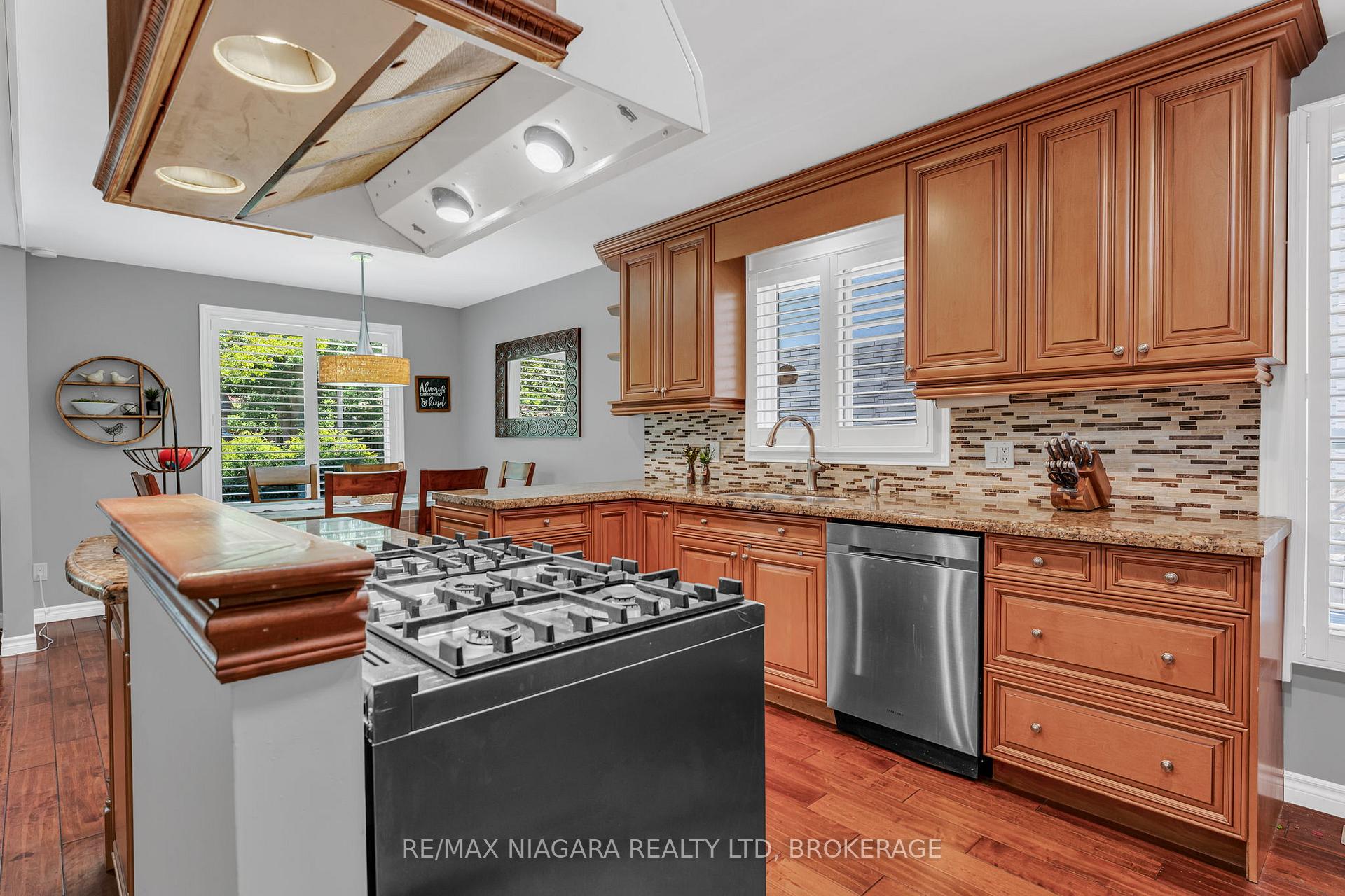 Photo 15 of 2581 Lepp Avenue, Niagara Falls, Stamford — HOMEH
