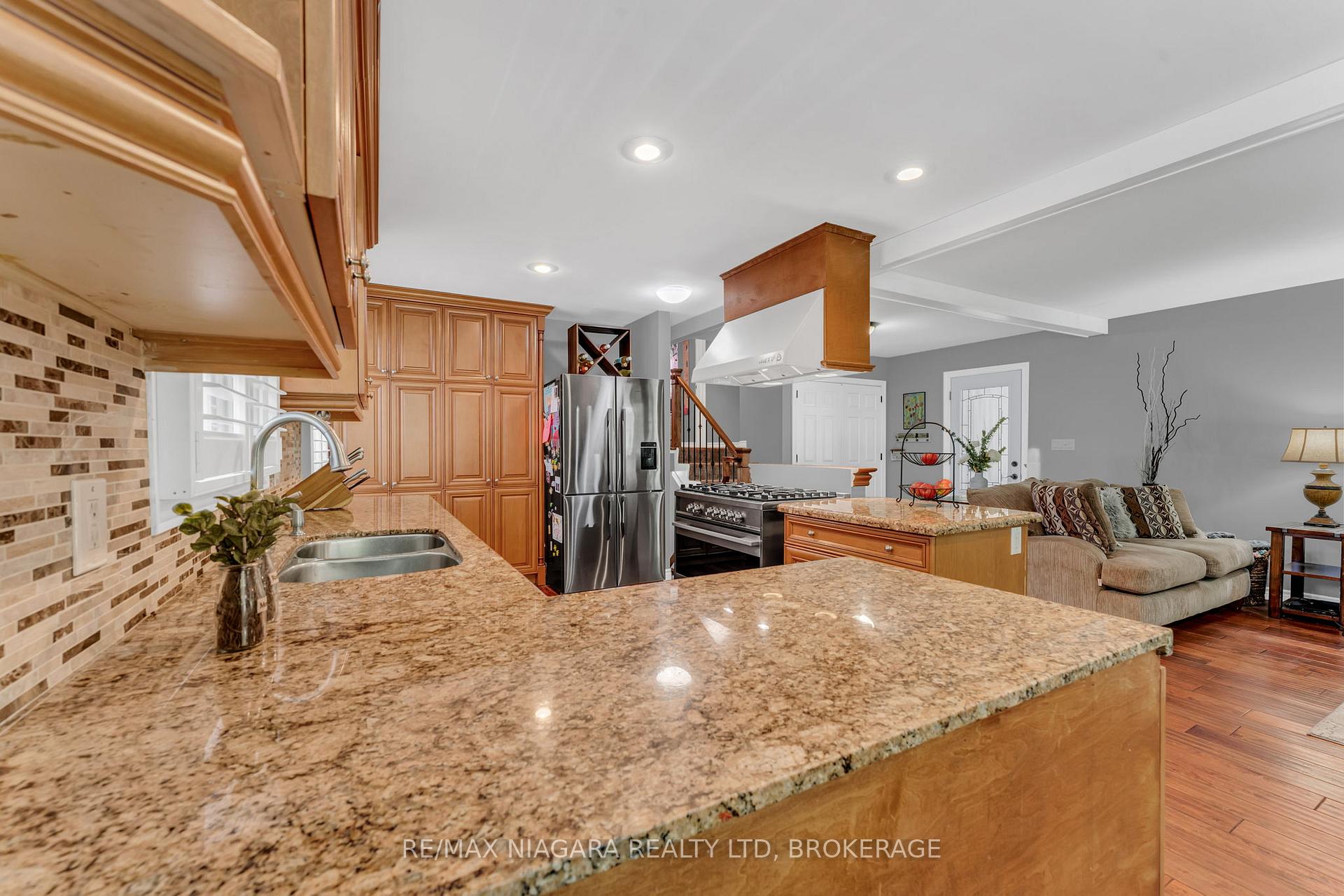 Photo 6 of 2581 Lepp Avenue, Niagara Falls, Stamford — HOMEH