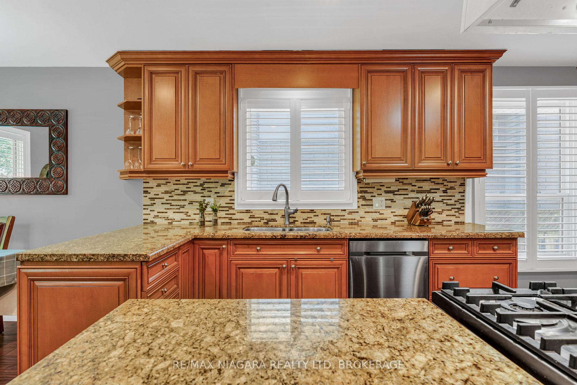Photo 25 of 2581 Lepp Avenue, Niagara Falls, Stamford — HOMEH