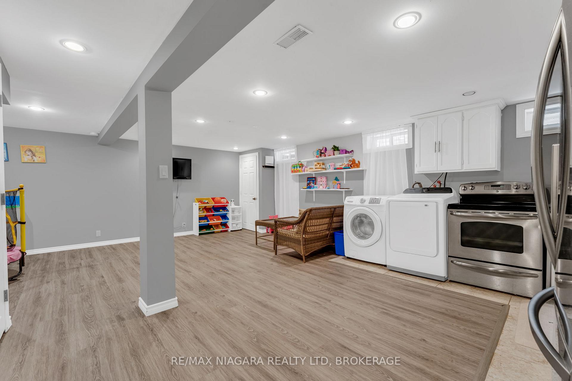 Photo 18 of 2581 Lepp Avenue, Niagara Falls, Stamford — HOMEH