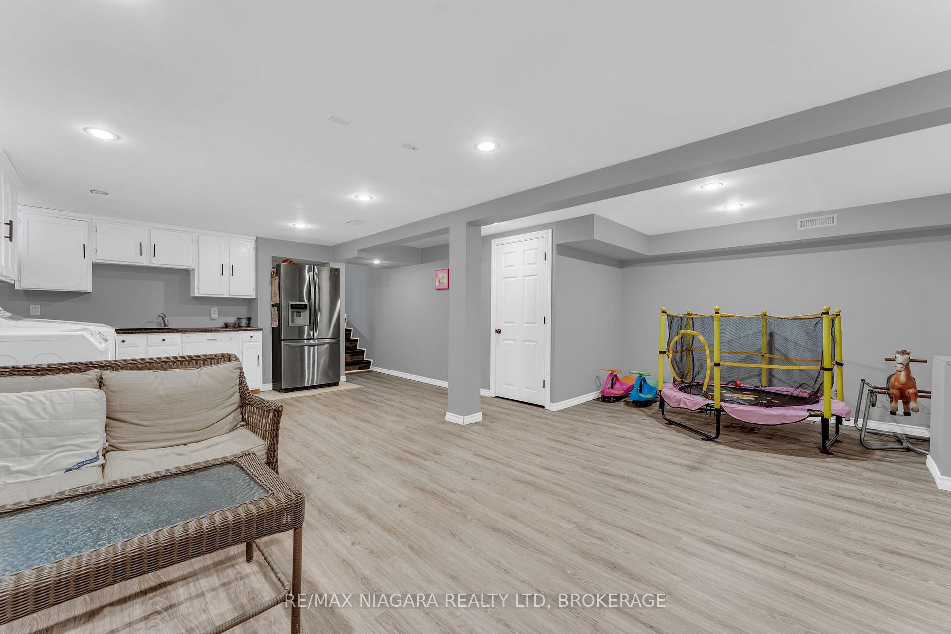 Photo 24 of 2581 Lepp Avenue, Niagara Falls, Stamford — HOMEH