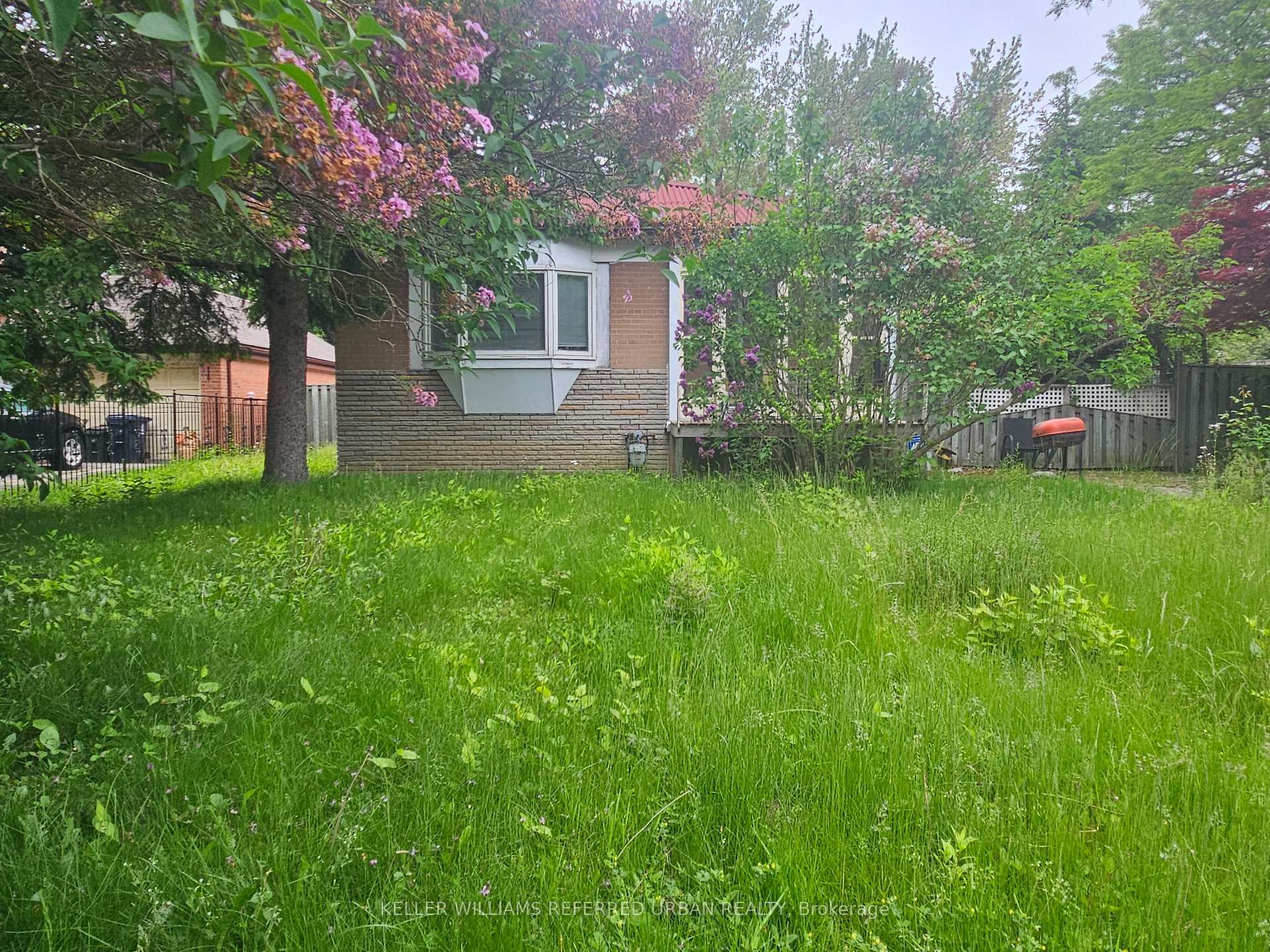 Front of 5332 Lawrence Avenue E