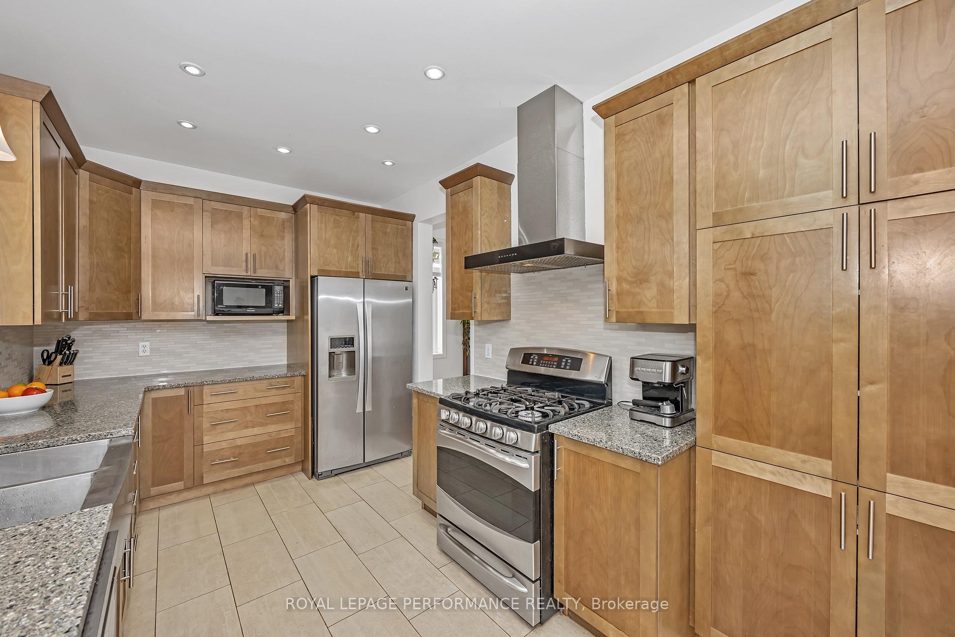 Photo 5 of 1563 Winterport Way, Ottawa, Fallingbrook/Pineridge — HOMEH