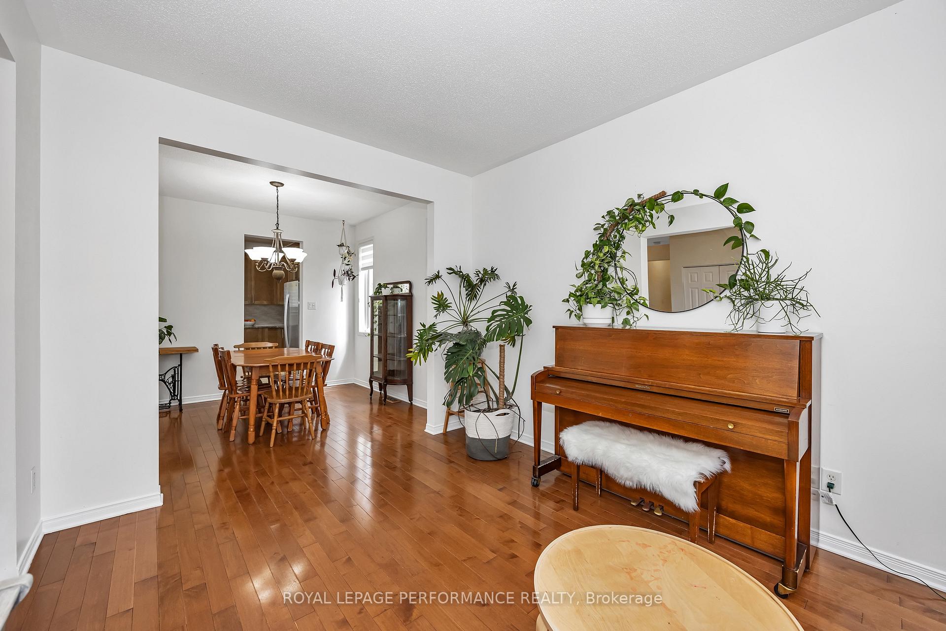 Photo 7 of 1563 Winterport Way, Ottawa, Fallingbrook/Pineridge — HOMEH