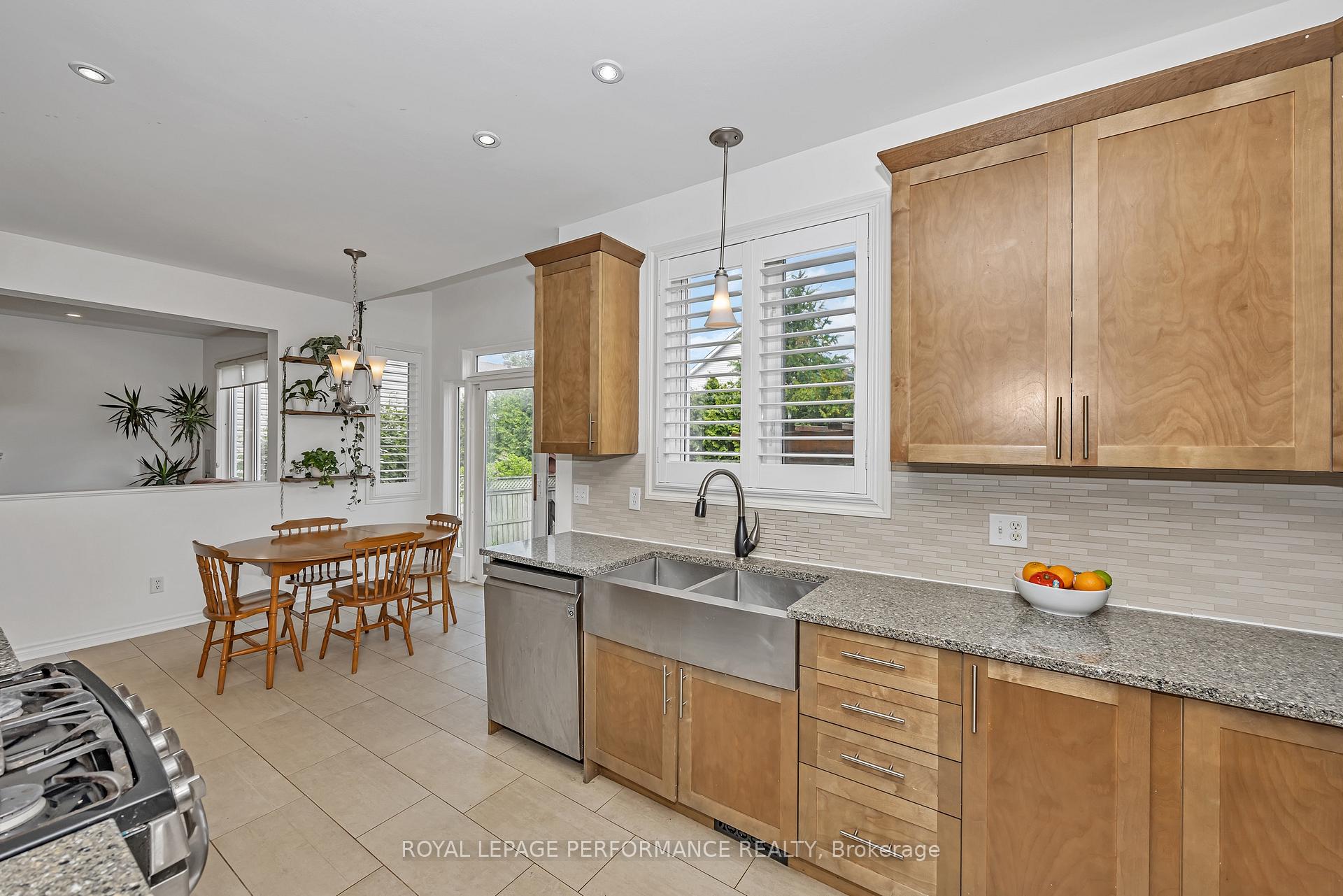 Photo 2 of 1563 Winterport Way, Ottawa, Fallingbrook/Pineridge — HOMEH