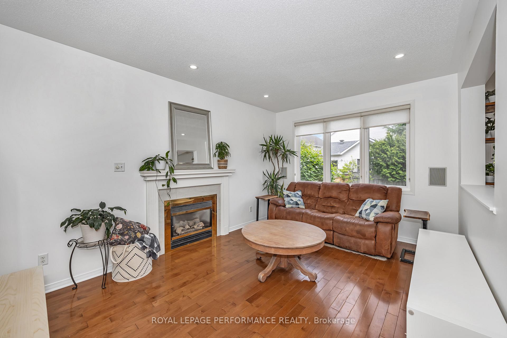 Photo 9 of 1563 Winterport Way, Ottawa, Fallingbrook/Pineridge — HOMEH