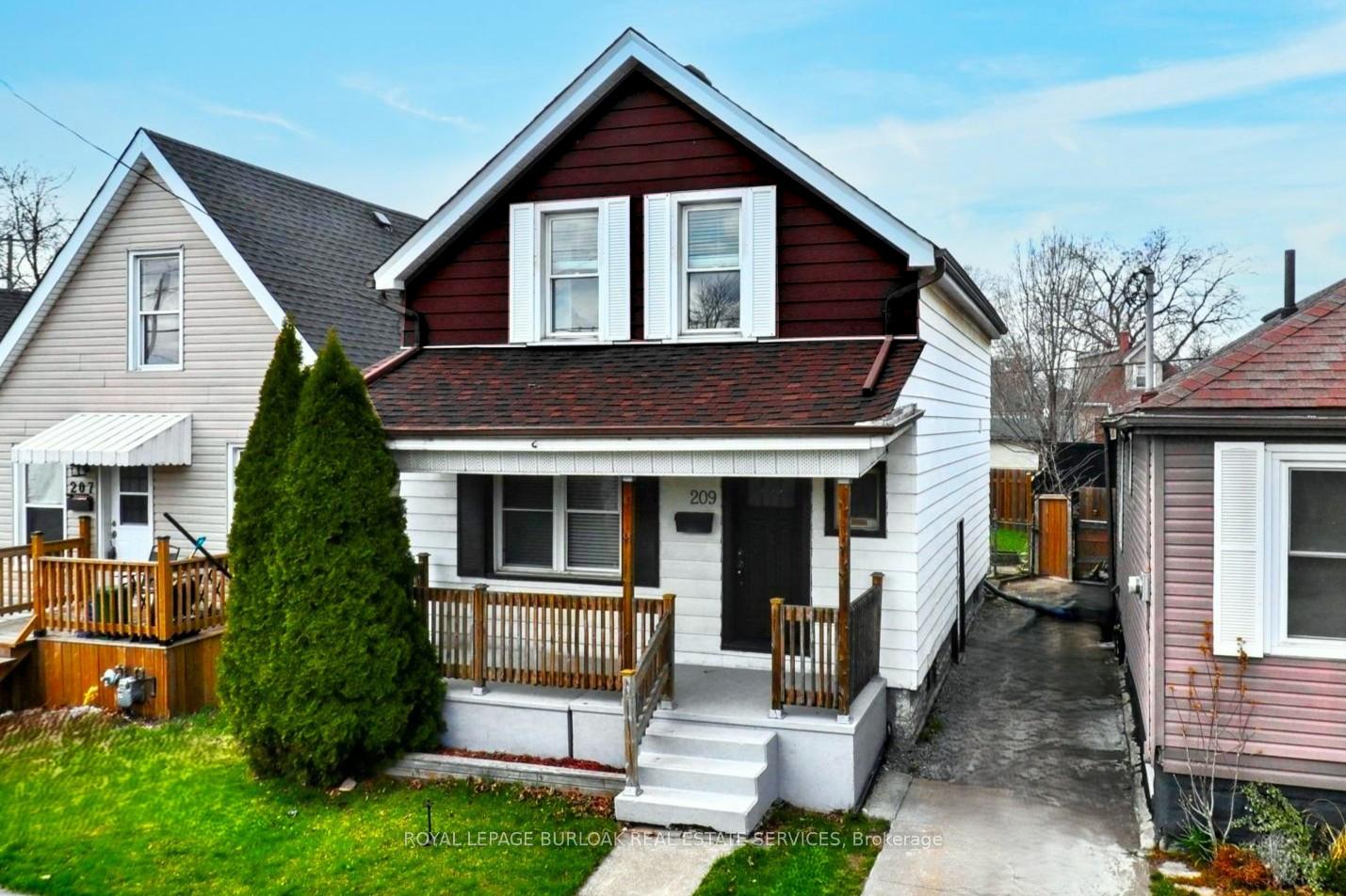 Front of 209 Weir Street N