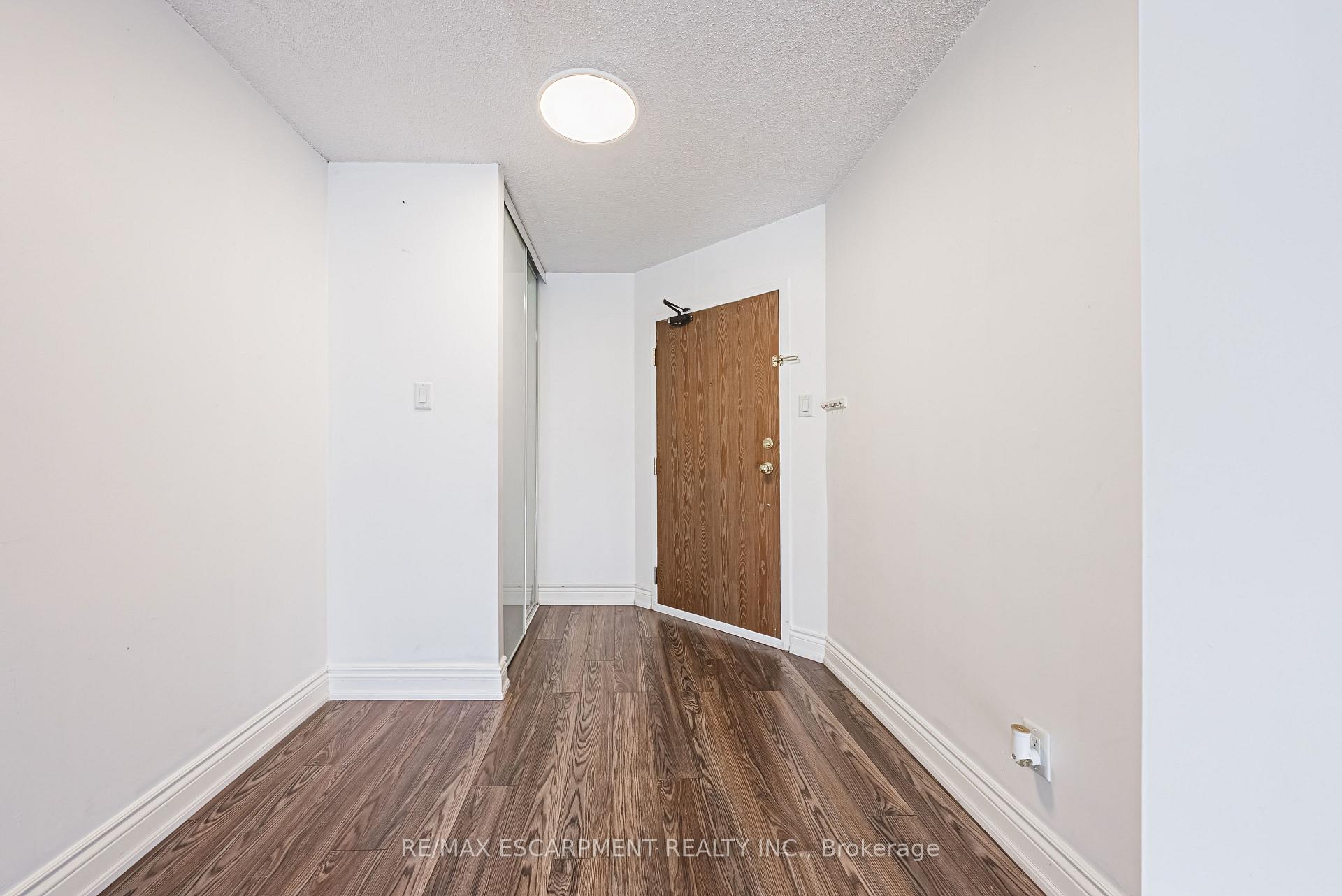 Photo 2 of Unit 504, 175 Hunter Street E, Hamilton, Corktown — HOMEH