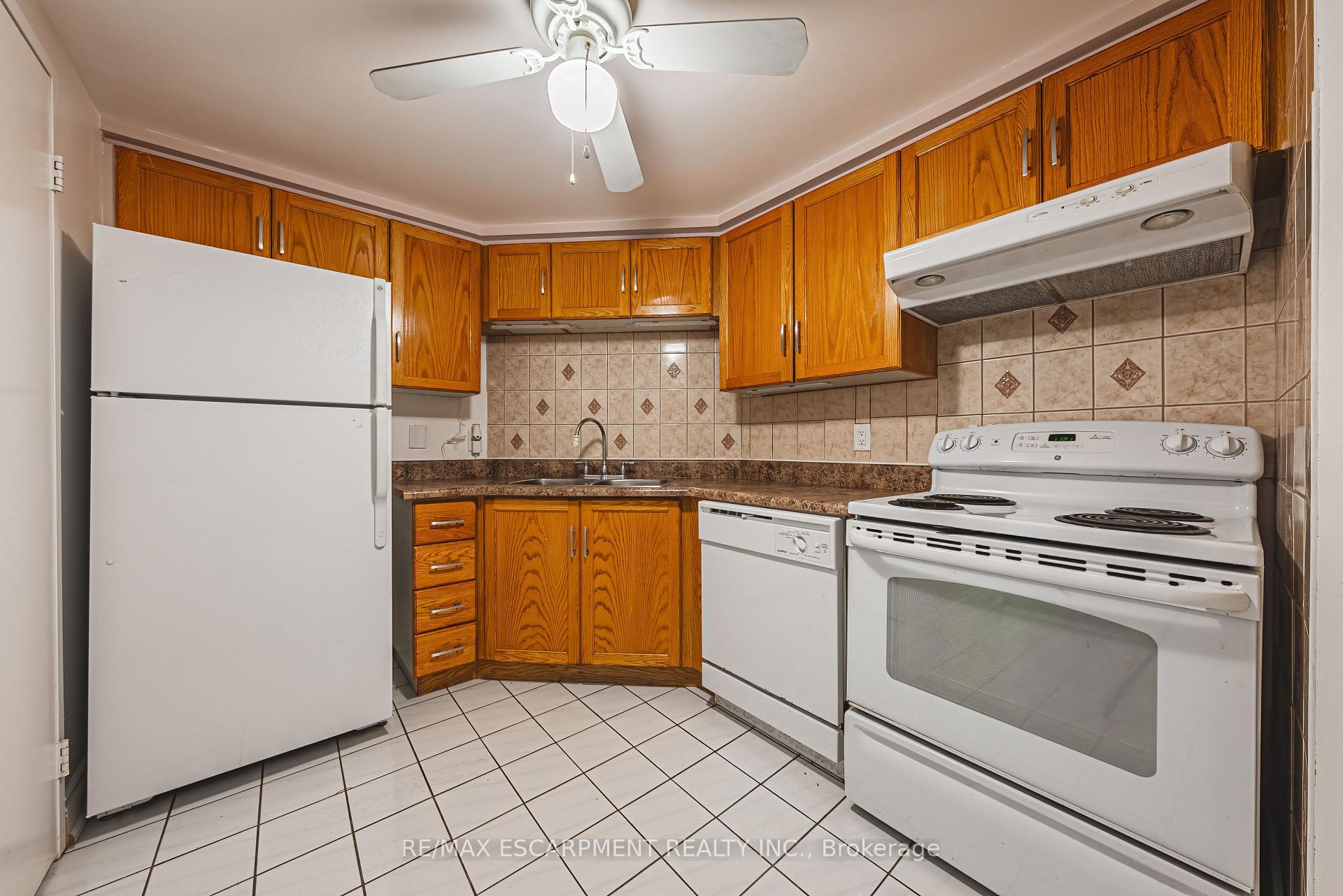 Photo 4 of Unit 504, 175 Hunter Street E, Hamilton, Corktown — HOMEH