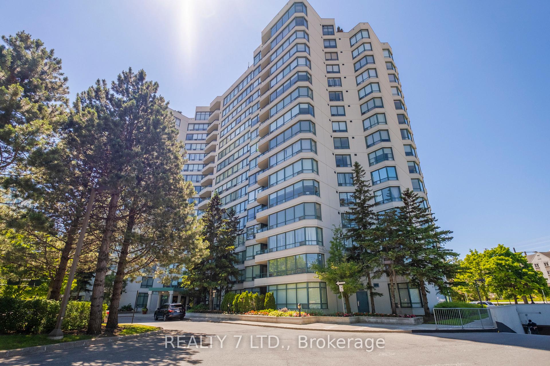 Front of Unit 909, 120 Promenade Circle