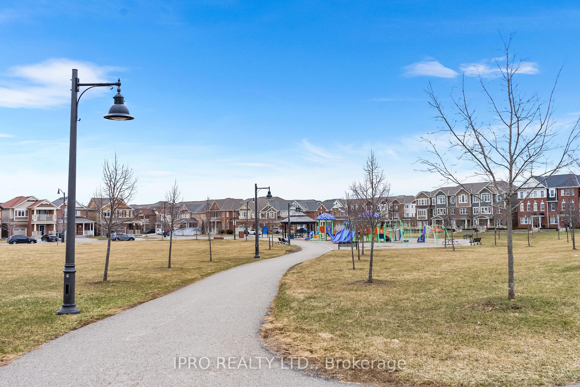 Photo 11 of 70 Fenchurch Drive, Brampton, Northwest Brampton — HOMEH