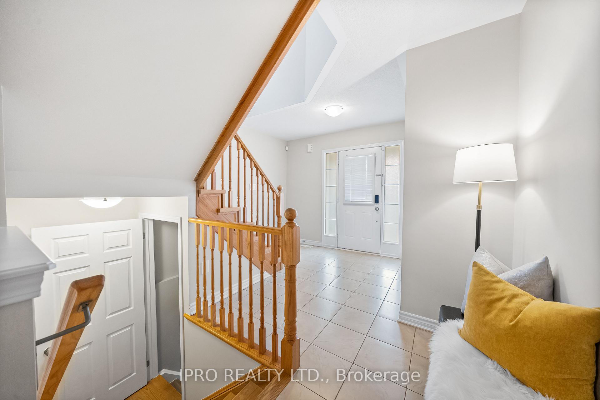 Photo 5 of 70 Fenchurch Drive, Brampton, Northwest Brampton — HOMEH