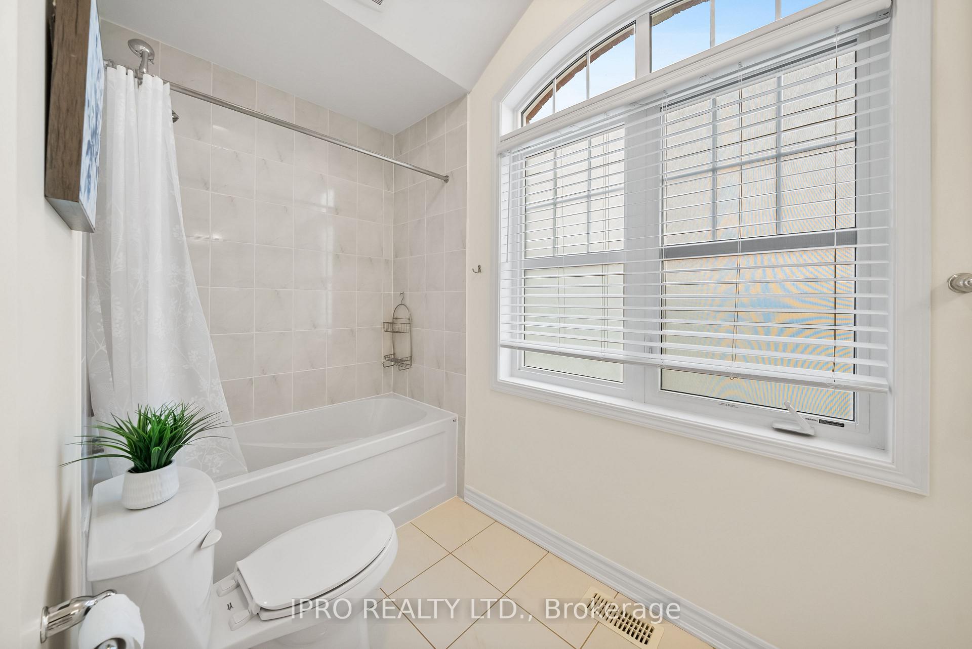 Photo 32 of 70 Fenchurch Drive, Brampton, Northwest Brampton — HOMEH