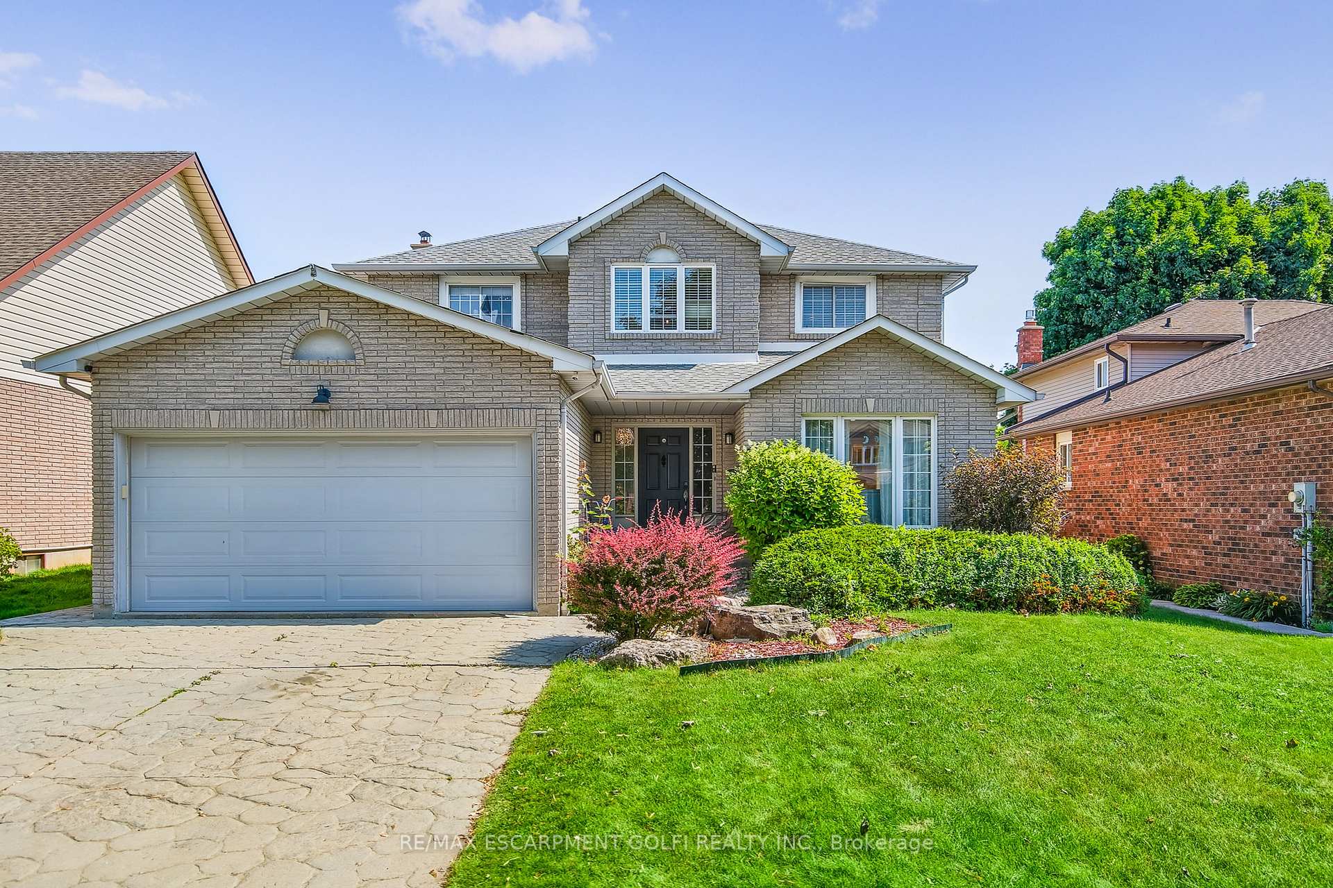 Photo 1 of 11 Sumner Crescent, Grimsby, Grimsby Beach — HOMEH