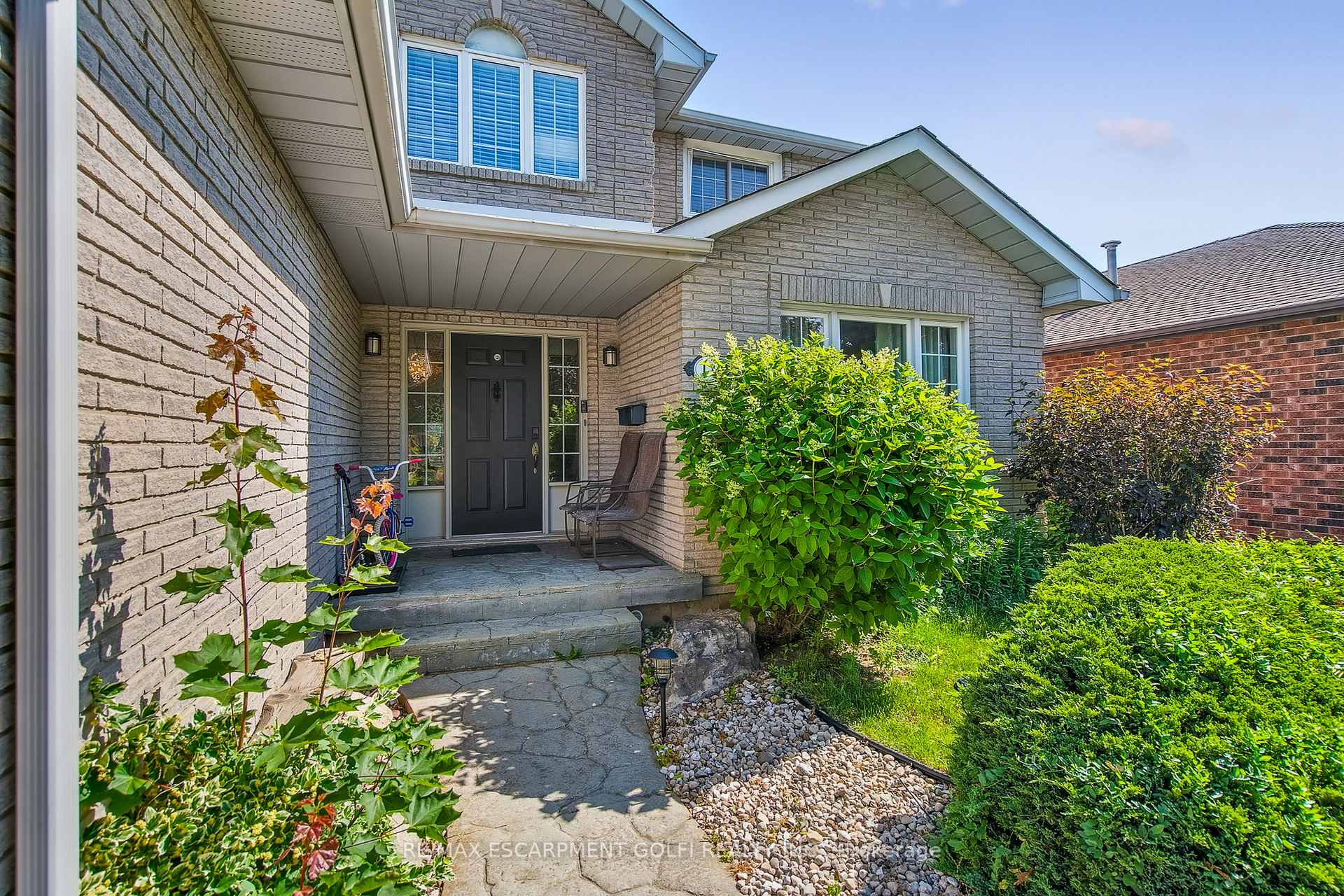 Photo 5 of 11 Sumner Crescent, Grimsby, Grimsby Beach — HOMEH
